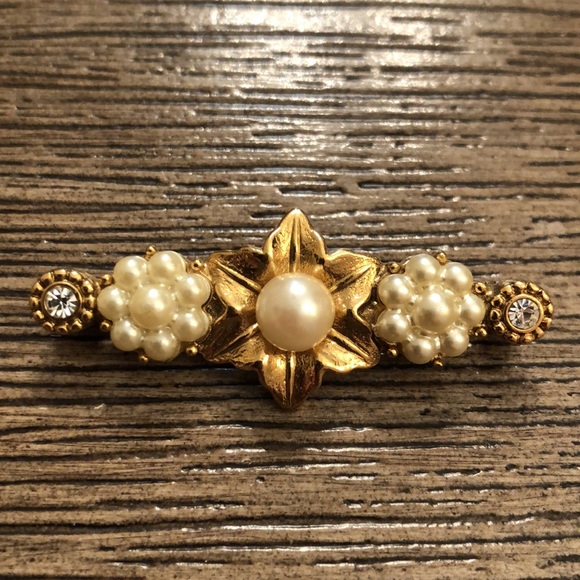Vintage 1928 Brand Faux Pearl Flower & Rhinestone Bar Pin - Picture 4 of 14